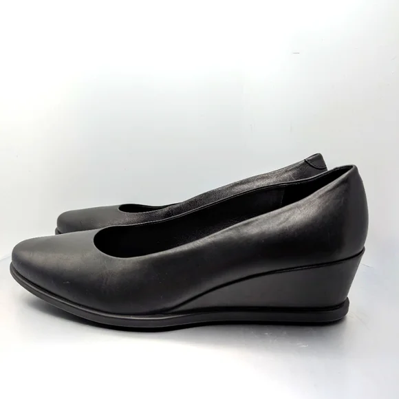 ECCO Black Leather Wedge Pump - Picture 6 of 6